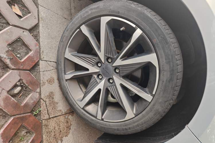 Used AION S Plus 2022 80 Tech Edition Right Front Wheel Hub