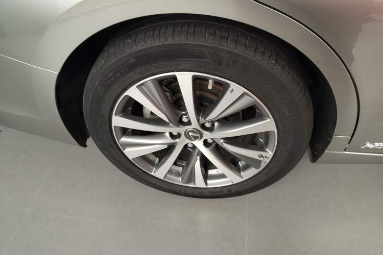 Used Lexus ES 2020 300h Premier Edition
