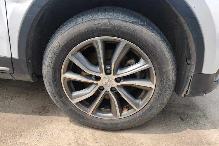 Used Geely Auto Emgrand X7 Sport 2018 1.8TD Automatic Two-Wheel Drive Smart Connect 4G Internet Edition Right Front Wheel Hub