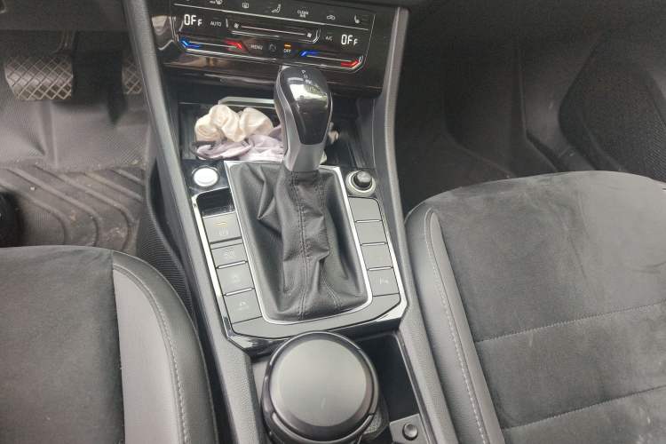 Used Volkswagen Sagitar 2019 280TSI DSG Luxury Model China V Emission Standard Gear Lever