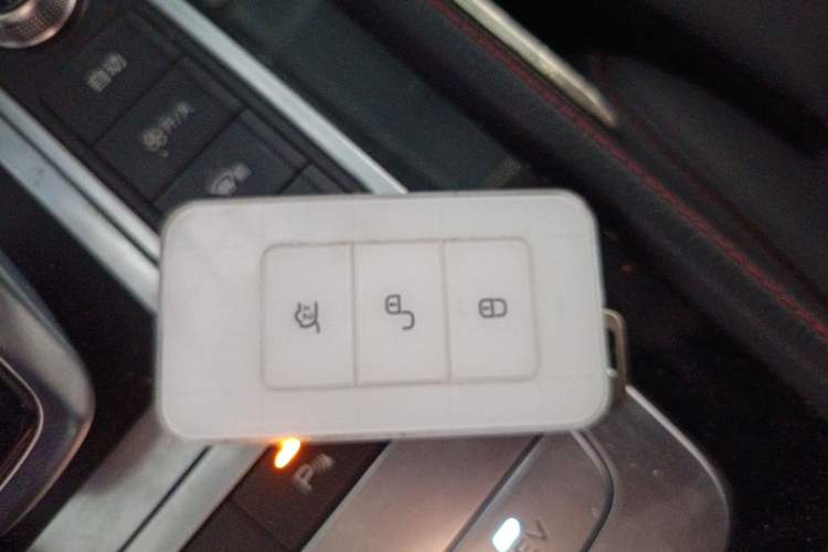 Used BYD Tang New Energy 2019 DM 2.0T All-Wheel Drive Connected Leading Model 7 Seats China VI Standard Vehicle Key