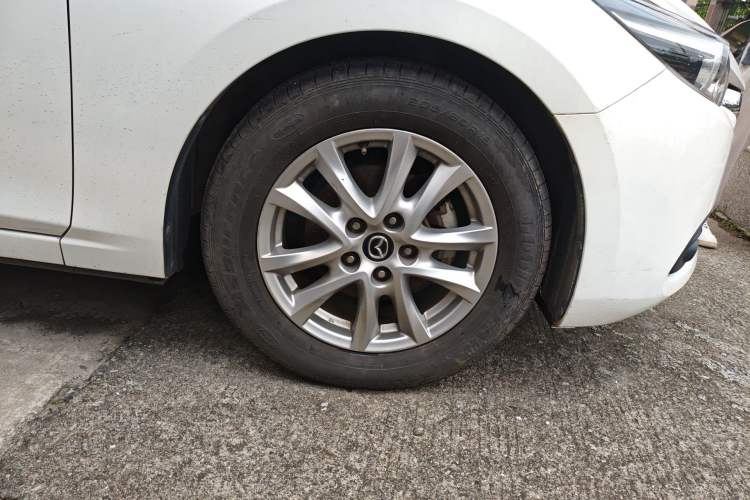 Used Mazda 3 Axela 2017 Sedan 1.5L Automatic Luxury Model Emission Standard China V Right Front Wheel Hub