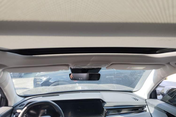 Used Hongqi HS5 2026 Model 2.0T Four-Wheel Drive Qi Xiang Pro Edition Headliner