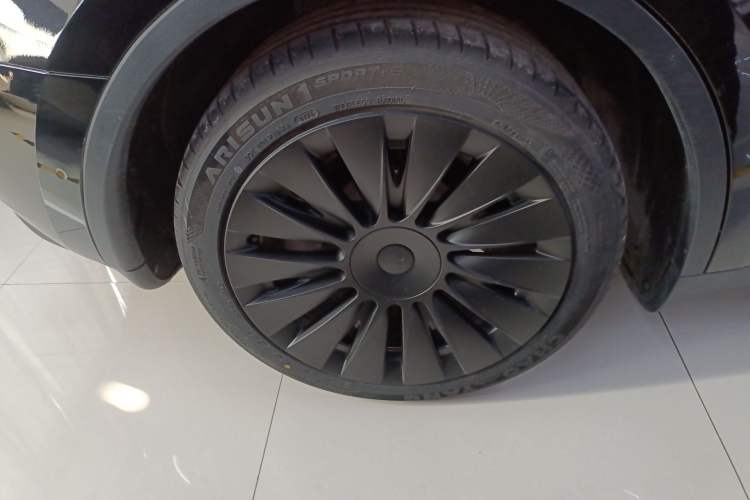 Used Tesla Model Y 2023 Rear-Wheel-Drive Version