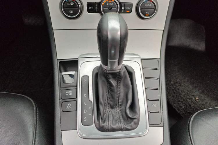 Used Volkswagen Magotan 2015 Revised Version 2.0 TSI Luxury Edition