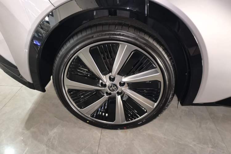 Used Toyota bZ5 2025 Model 550 PRO Right Rear Wheel Hub