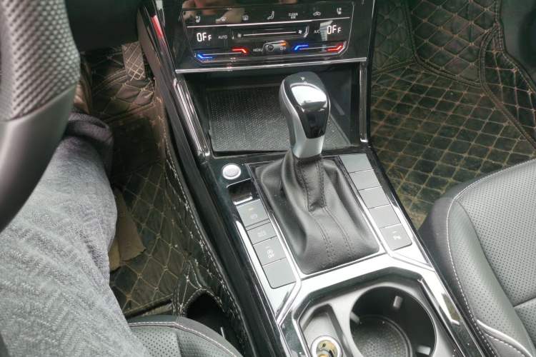 Used Volkswagen Passat 2024 280TSI Elite Edition Gear Lever