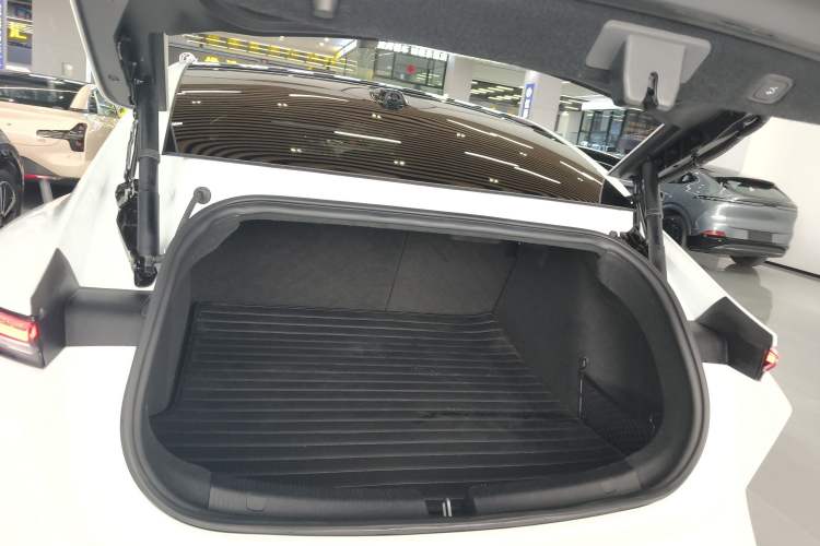 Used Nio ET5 2022 75 kWh Trunk