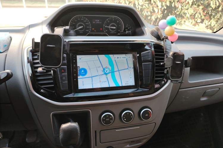 Used SAIC MAXUS Xintu V80 2020 2.5T Manual Classic City Delivery King Long Wheelbase Mid-Height 2/3 Seats