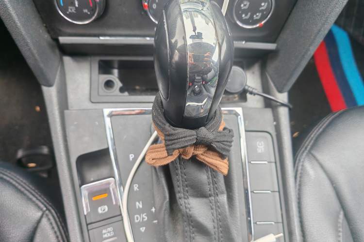 Used Volkswagen Lamando 2015 230TSI DSG Fashion Edition Gear Lever