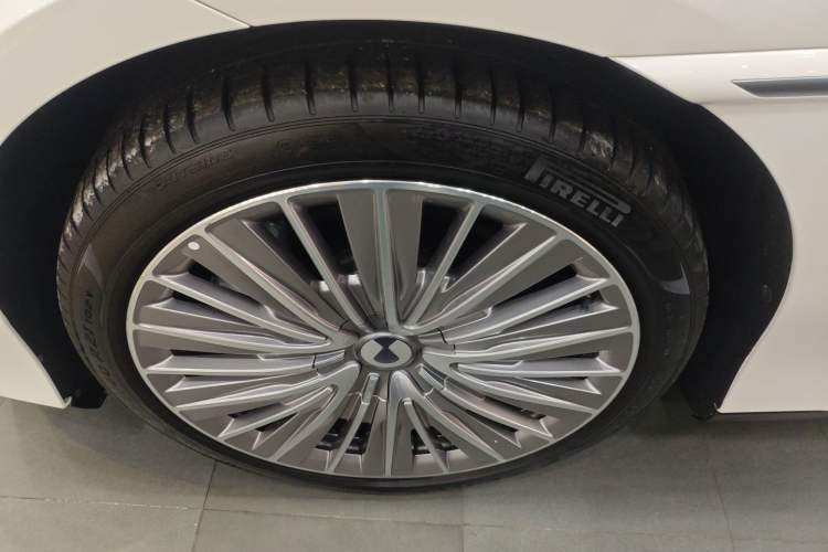 Used Denza Z9 2024 1100 km All-Wheel-Drive Ultra Version