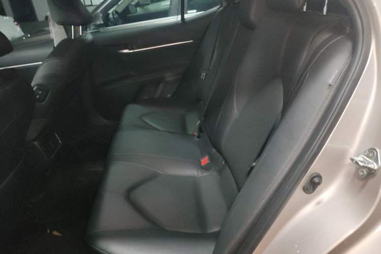 Used Toyota Camry 2021 2.0G Luxury Edition
