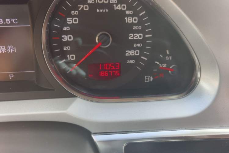 Used Audi A6L 2011 2.0 TFSI Automatic Standard Edition Odometer Close Up