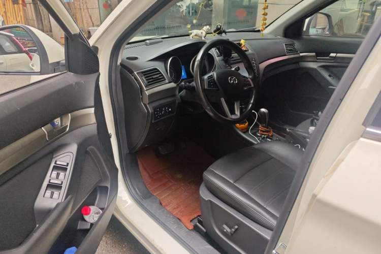 Used BAIC Senova X65 2015 2.0T Automatic Elite Model
