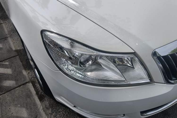 Used Skoda Octavia 2014 1.6L Automatic Yijun Edition Right Front Headlight