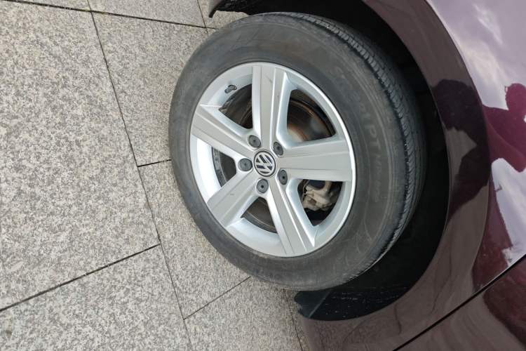 Used Volkswagen Golf 2015 1.4TSI Automatic Comfort Model Right Rear Wheel Hub