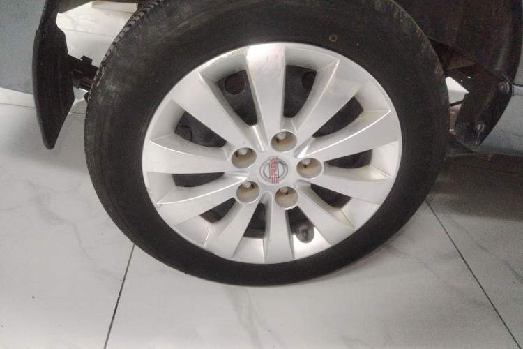 Used Jinbei Gold Hiace M Classic 2022 1.5L Engineering Lion Passenger Vehicle 5 Seats Exterior 5