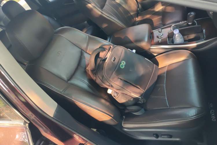 Used Infiniti QX60 2014 2.5 S/C Hybrid Two-Wheel Drive Excellence Edition Right Front Seat