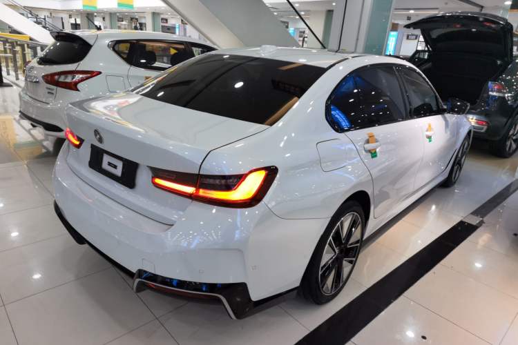 Used BMW i3 2024 eDrive 40 L Midnight Sports Package
