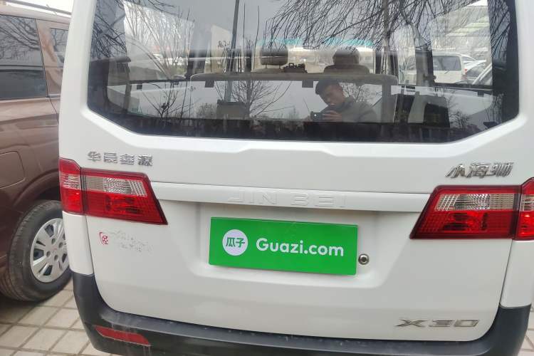 Used Jinbei Hiace X30 2023 1.5L Super-Comfortable Passenger Van 5/6/7-Seater Non-Air-Conditioned Version Model SWC15M