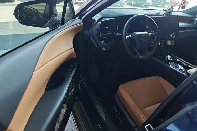 Used Lexus RX 2023 350h Two-Wheel Drive Enjoyment Version
