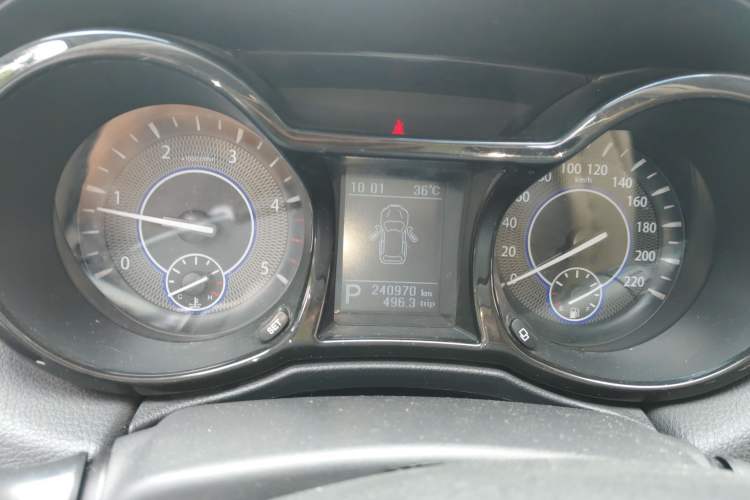 Used JMC Yusheng S350 2013 2.4T Automatic 2WD Diesel Luxury Edition 5 Seats
