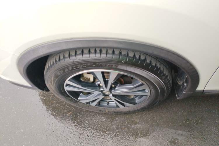 Used Nissan X-Trail 2019 2.5L CVT Smart Connect Luxury Edition 4WD Left Front Wheel Hub