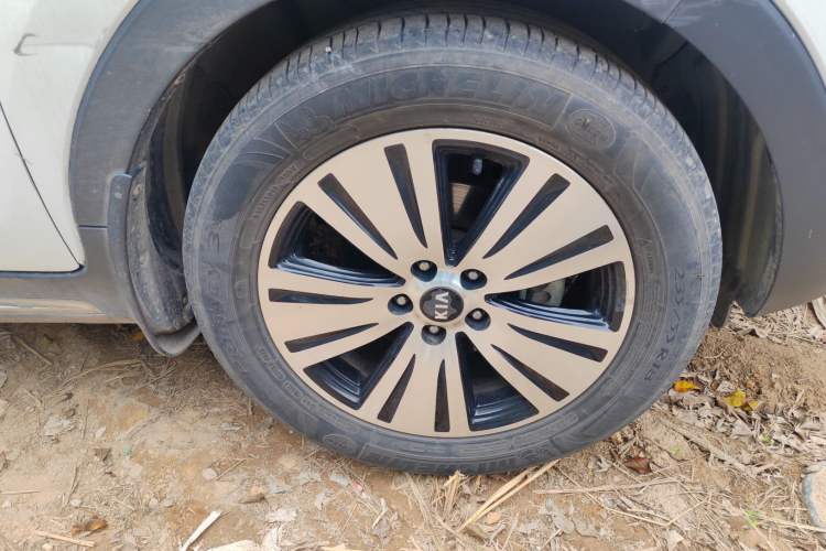 Used Kia Sportage R 2016 2.0L Automatic Two-Wheel Drive DLX Right Front Wheel Hub