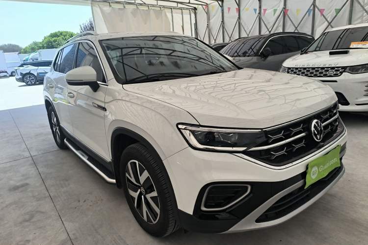 Used Volkswagen Tayron 2024 330TSI Two-Wheel Drive Luxury Plus Advanced Version Front Right 45 Deg