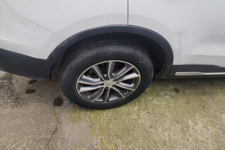 Used Geely Auto Emgrand X7 Sport 2018 1.8TD Automatic Two-Wheel Drive Smart Connect 4G Internet Edition Right Rear Wheel Hub