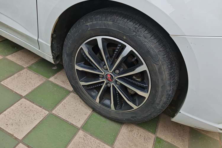 Used Roewe i5 2020 1.5L Automatic 4G Connect Luxury Flagship Edition
