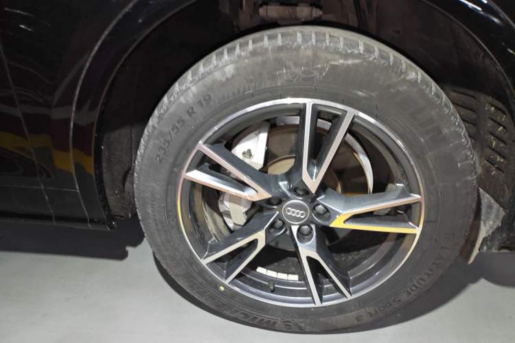 Used Audi Q5L 2020 Updated 40 TFSI Prestige Fashion Edition Right Front Wheel Hub