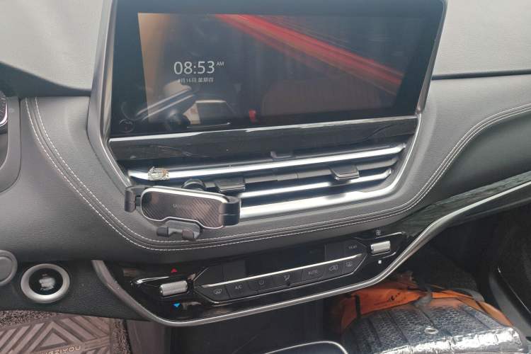 Used SAIC MAXUS G20 2020 2.0T Gasoline Automatic Luxury Edition Audio And AC Panel