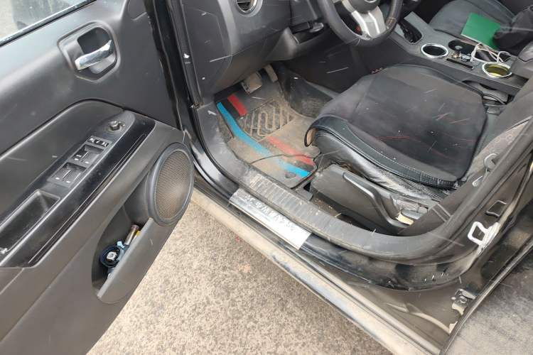 Used Jeep Compass 2013 2.0L two-wheel drive sport version
