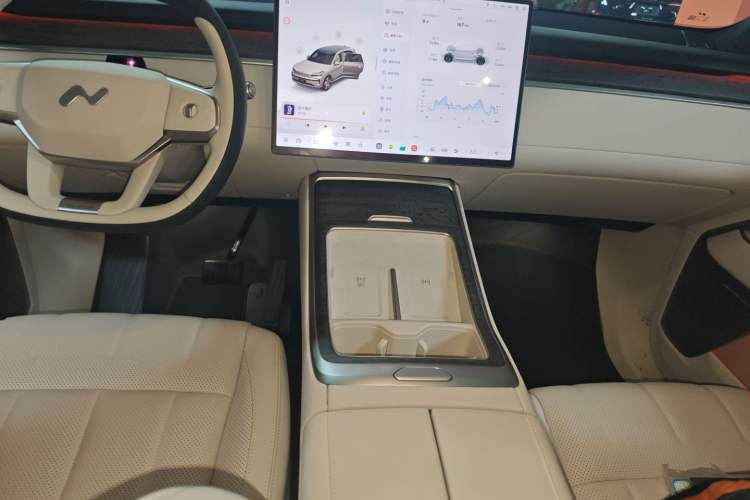 Used ONVO Luxeed L90 2025 Model—Max Six-Seater Version
