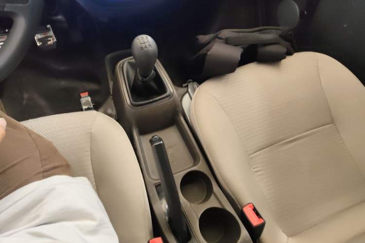 Used Wuling Rongguang S 2023 1.5L Base Version 5/7 Seats Gear Lever