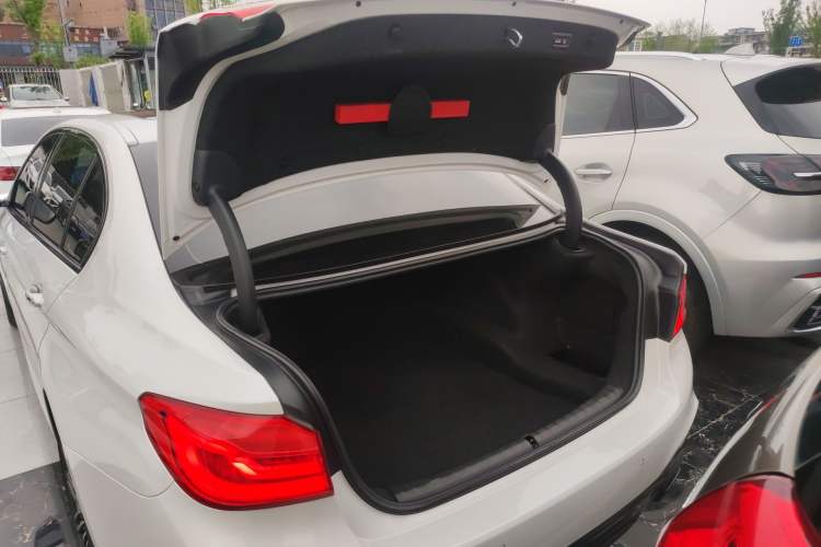 Used BMW 5 Series 2018 Restyled 530Li Leading Edition M Sport Package
