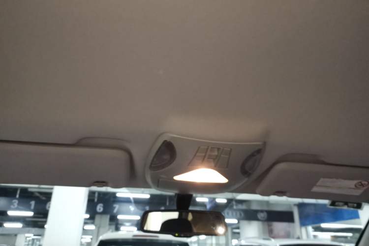 Used GAC Trumpchi GS5 2014 2.0L Automatic Two-Wheel Drive Deluxe Edition Headliner