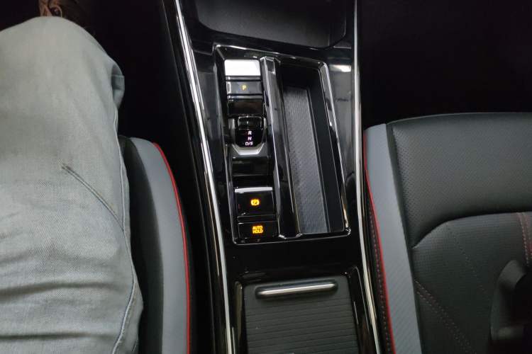 Used Volkswagen Lamando 2022 Lavida L 280TSI DSG Cool & Spicy Edition Gear Lever