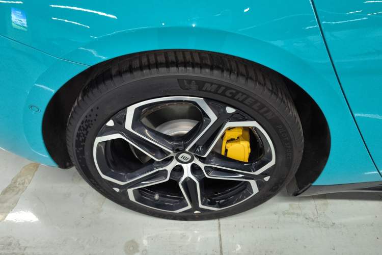 Used Xiaomi Auto SU7 2024 Four-Wheel Drive Ultra-Long Range Advanced Intelligent Driving Max Edition Right Rear Wheel Hub