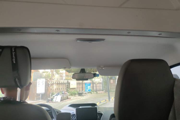 Used Ford Transit 2019 2.0T Diesel Multi-Purpose Commercial Vehicle Mid-Drive Mid-Roof 6-Seater China VI Standard