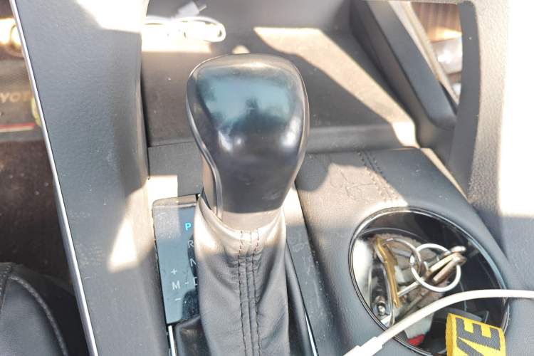 Used Toyota Avalon 2019 2.0L XLE Premium Edition China VI Gear Lever
