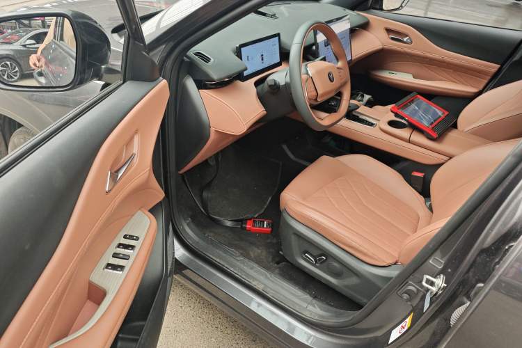 Used CHANGAN UNI-Z New Energy 2024 Blue Whale Smart Electric iDD 125km Beyond Edition Driver Seat