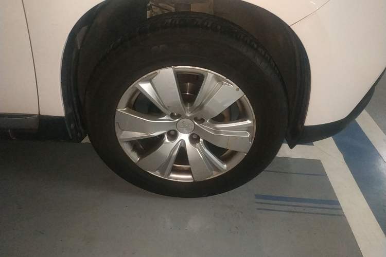 Used Peugeot 2008 2014 1.6L Automatic Fashion Edition Right Front Wheel Hub
