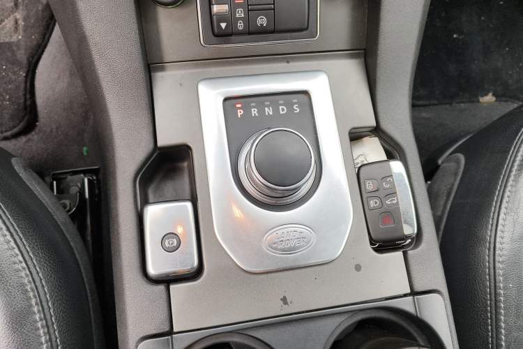 Used Land Rover Discovery 2014 3.0 SC V6 HSE Gear Lever