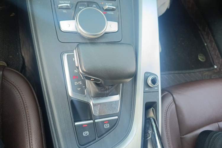 Used Audi A4L 2019 40 TFSI Fashion Edition China VI Emission Standard

