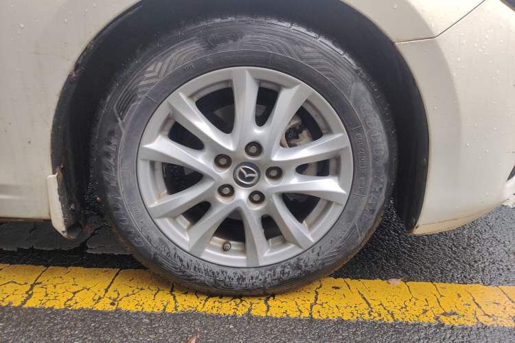 Used Mazda 3 Axela 2017 Sedan 1.5L Automatic Luxury Model Emission Standard China V
