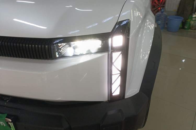 Used iCAR 03 2024 401km Two-Wheel Drive Standard Advanced Version Left Front Headlight