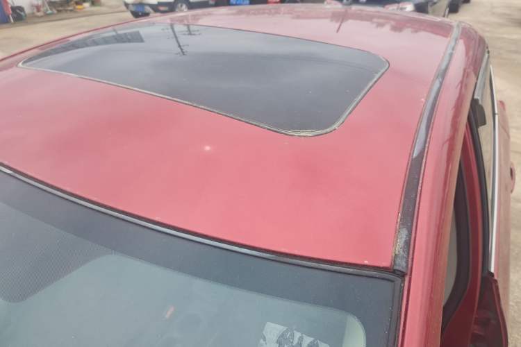 Used Nissan Tiida 2014 1.6L CVT Smart Model Roof