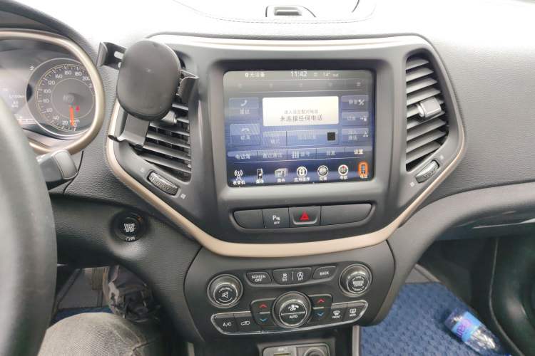 Used Jeep Cherokee 2017 2.0L Superior Edition